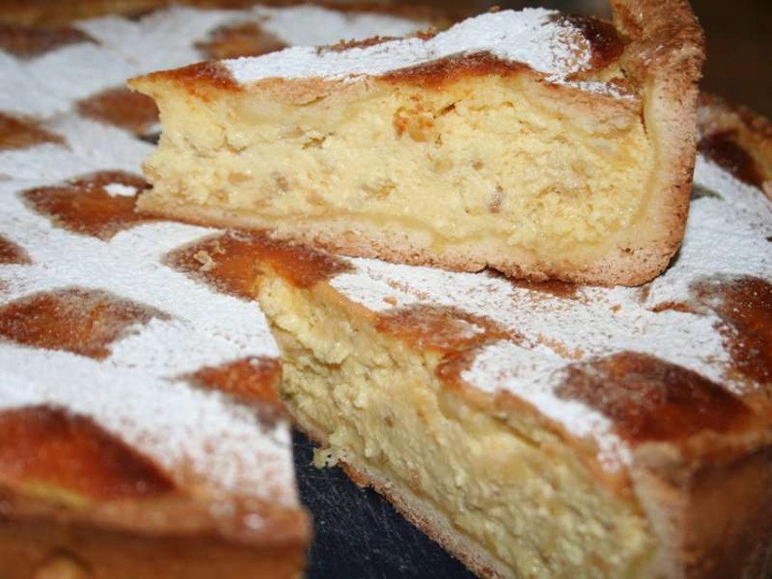 Pastiera napoletana torta di pasta frolla ripiena | Gustapedia.it
